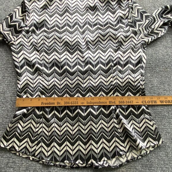 Ann Taylor‎ Shirt Women's 10 Black White Zigzag Button-Down Blouse Silky Office - Picture 10 of 11